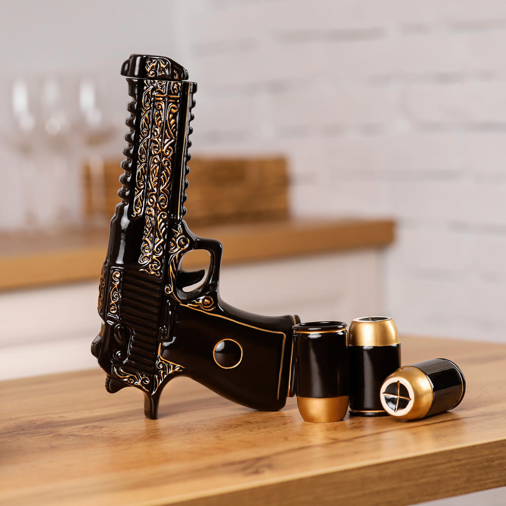 Pistol Gun Decanter Set With Glasses 500 Ml (Black/Gold)