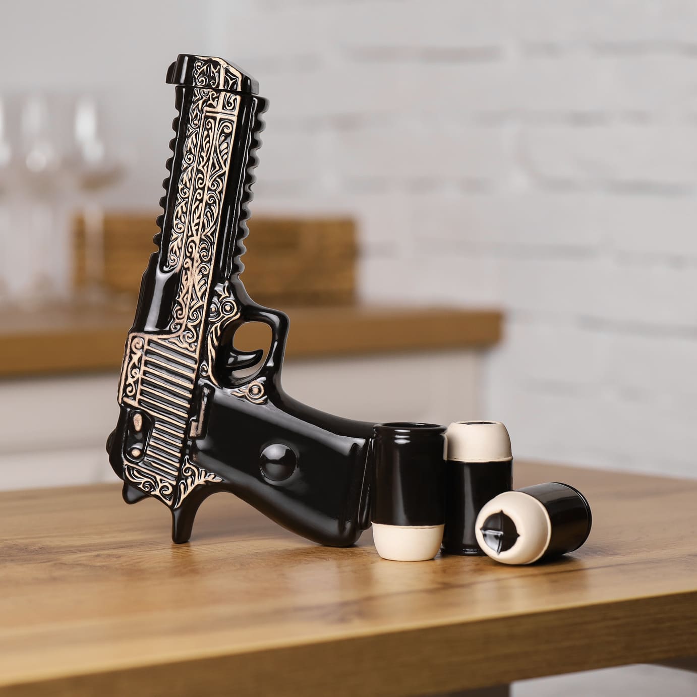 Gun Decanter Set With Shot Glasses 500 ml (Black/White)