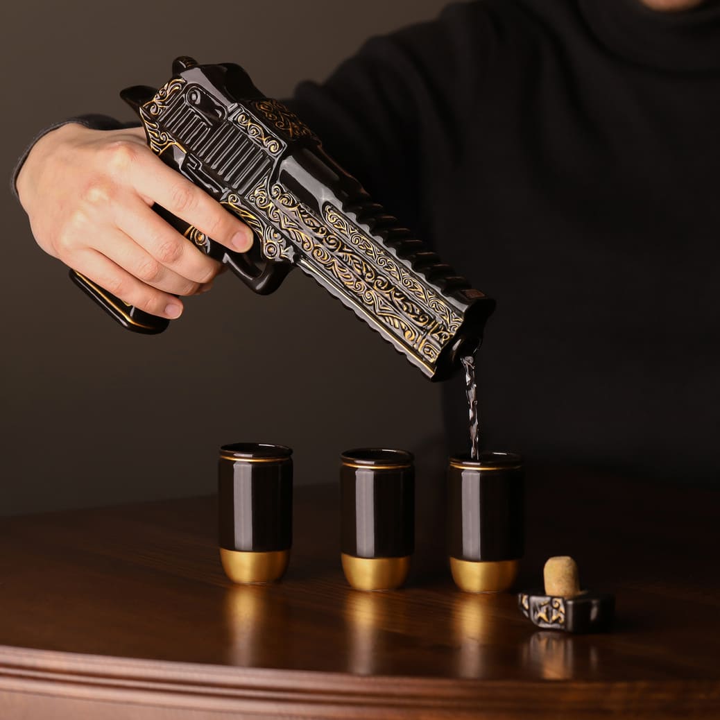 Pistol Gun Decanter Set With Glasses 500 Ml (Black/Gold)
