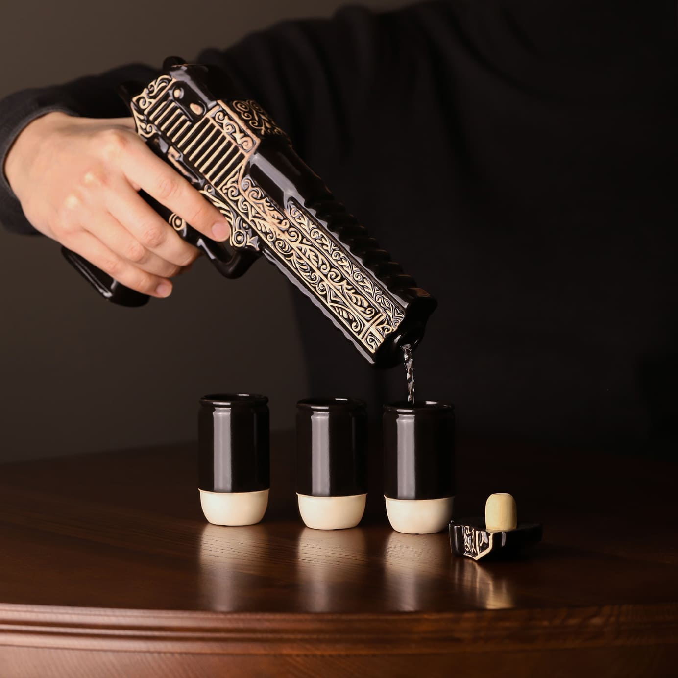 Gun Decanter Set With Shot Glasses 500 ml (Black/White)